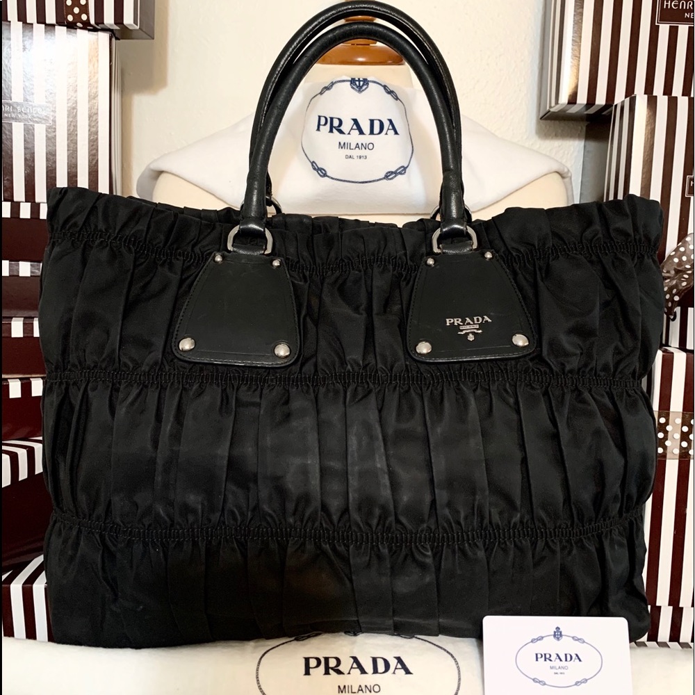 PRADA🌟NAPA GAUFRE 🌸NERO NYLON BAG!🌟
